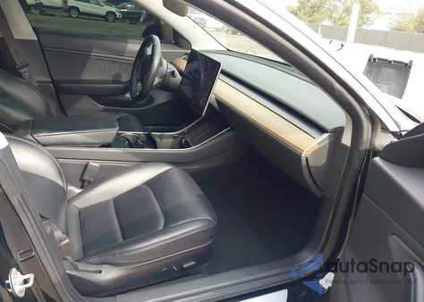 2018 Tesla Model 3 Long Range/Performance z USA, uszkodzony, nr VIN 5YJ3E1EB7JF186833